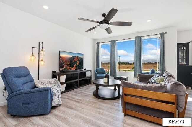 Foto del edificio - Sprawling Newer Construction Home