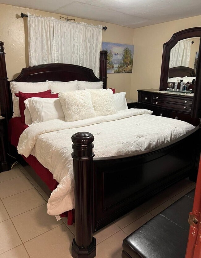 Foto del edificio - 4727 Myrtle Ln