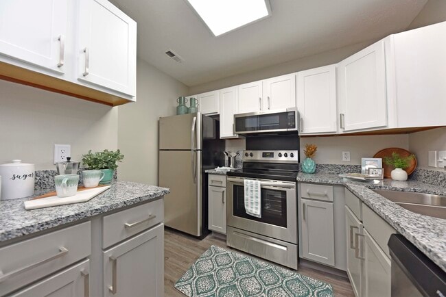 Building Photo - Loch Haven Apartments