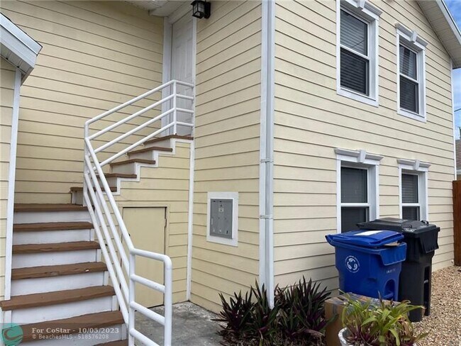 Building Photo - 10 NE 11th Ave