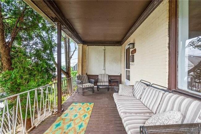 Building Photo - 823 Lilac St