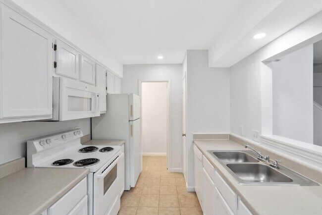 Foto del edificio - 8703 Schick Rd