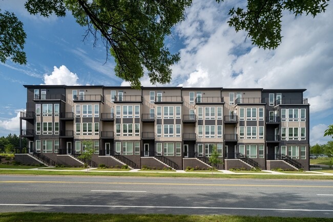 Building Photo - Logic at White Oak