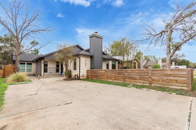 Foto del edificio - 9700 Sugar Hill Dr