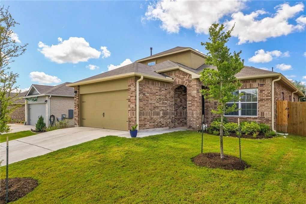 Foto principal - 18422 Stevie Ray Dr