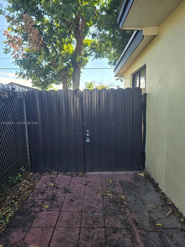 Foto del edificio - 1220 NW 180th Terrace