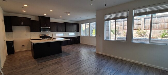 Building Photo - Solar - Two Story - 4 Bed, 3 Bath - First ...