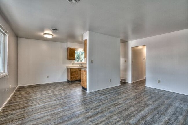 Foto del edificio - NOVEMBER RENT FREE!!! WATER/SEWER INCLUDED...