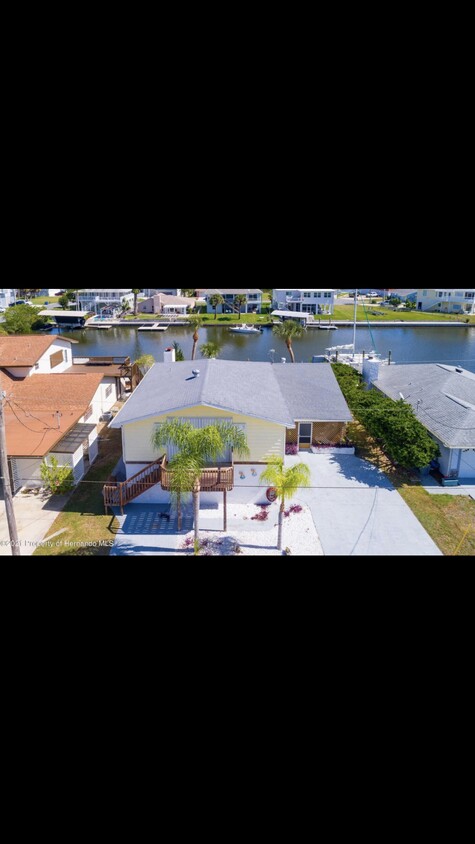 2 bd, 2 bath, 2 car garage, furnished ,direct access to the gulf - 4384 5th Isle Dr