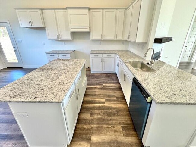 Foto del edificio - Now Leasing a 5-bedroom 3 bath home in Olive Branch @ Southbranch.