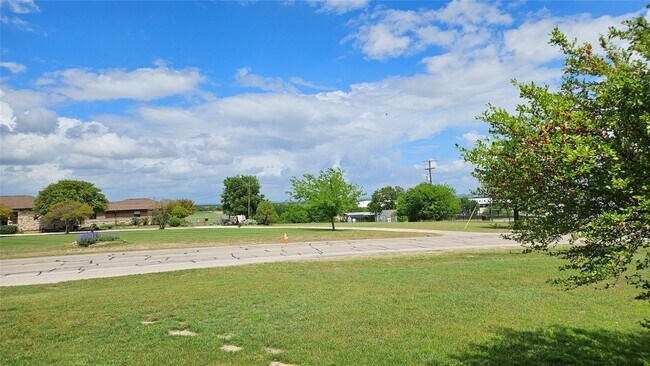 Foto del edificio - 5075 FM 5