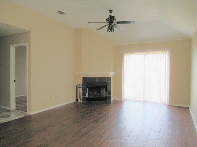 Foto del edificio - 4723 Castleman Dr