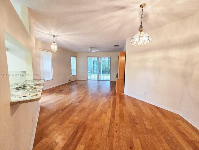 Foto del edificio - 6849 SE Warwick Ln