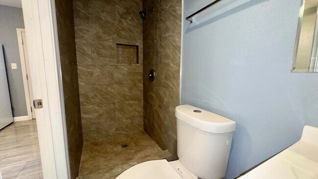 Foto del edificio - 2 Bedroom Attached Condo Ready for Move-in