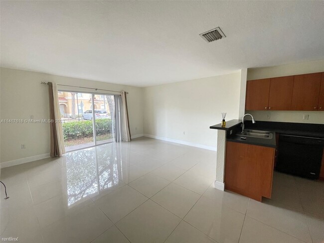 Foto del edificio - 3 br, 3 bath Townhome - 12812 SW 30th St