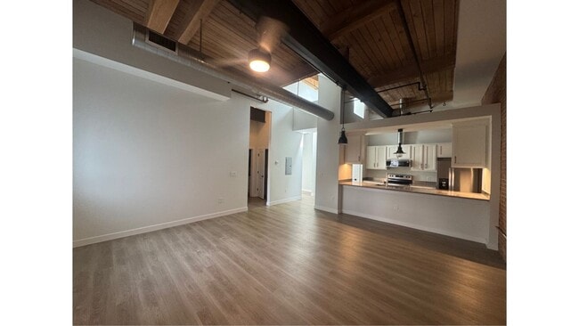 Building Photo - Beautiful 1 bed 1 bath plus den