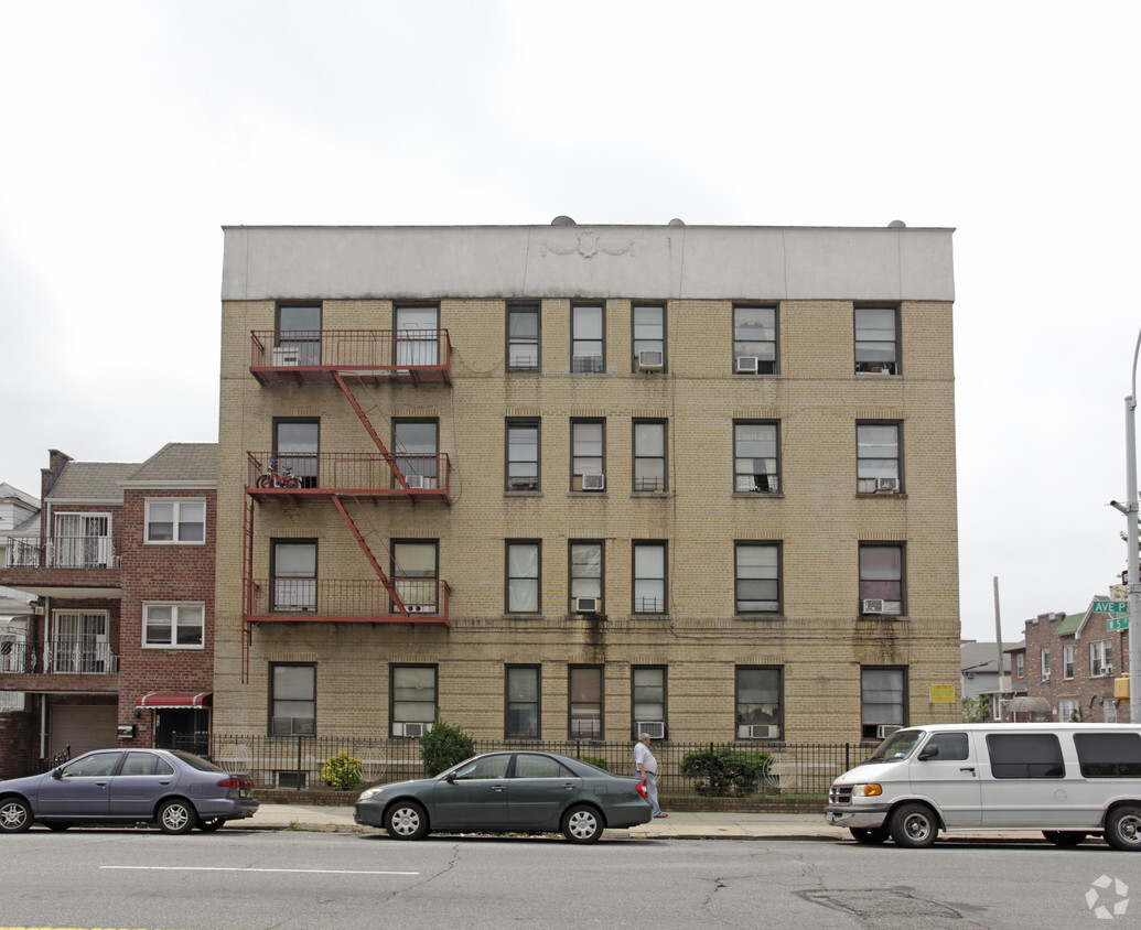 Building Photo - 1601 W 5th St