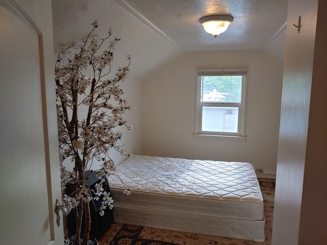 Building Photo - Downtown Loft Apartment on E Sherman Ave l...