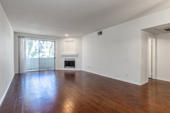 Foto del edificio - 16940 Chatsworth St