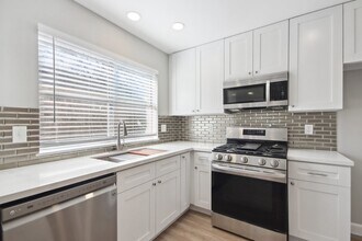 Building Photo - 1127 Cascade Creek Dr