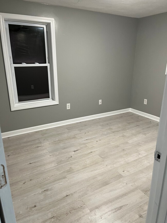 Building Photo - 71 Plain St