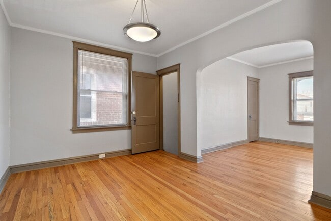 Building Photo - 4918 Tholozan Ave