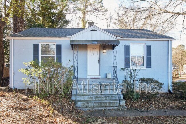 Foto del edificio - 3323 Midway Rd
