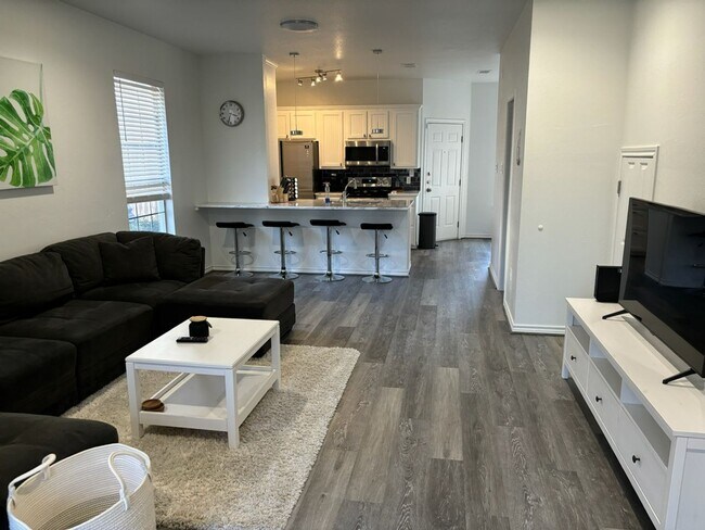 Foto del edificio - Fully Furnished Baylor Condo