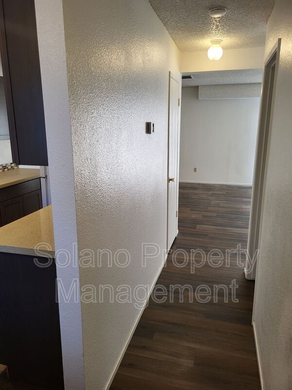 Building Photo - 1910 Grande Cir