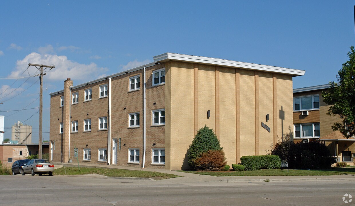 Primary Photo - 6024-6028 S Archer Rd