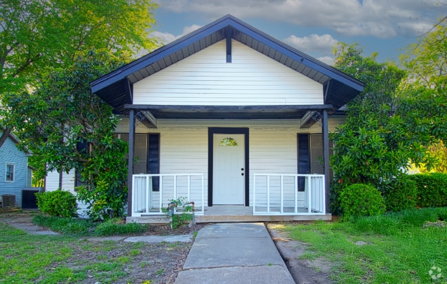Building Photo - 4402 Gee St