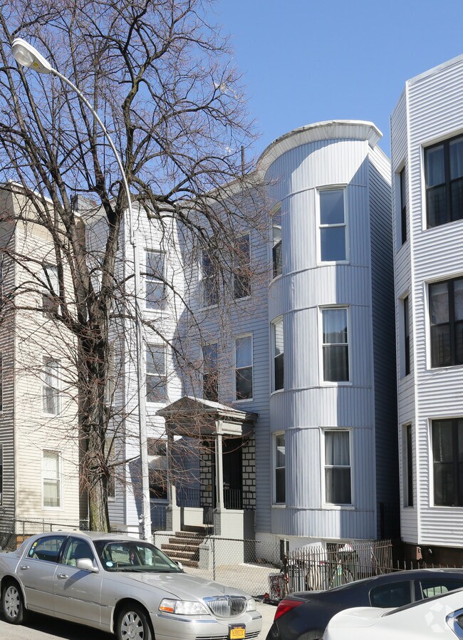 Building Photo - 80 Grove St