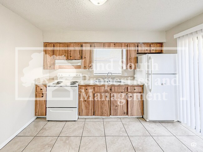 Foto del edificio - 5866 Charlton Dr