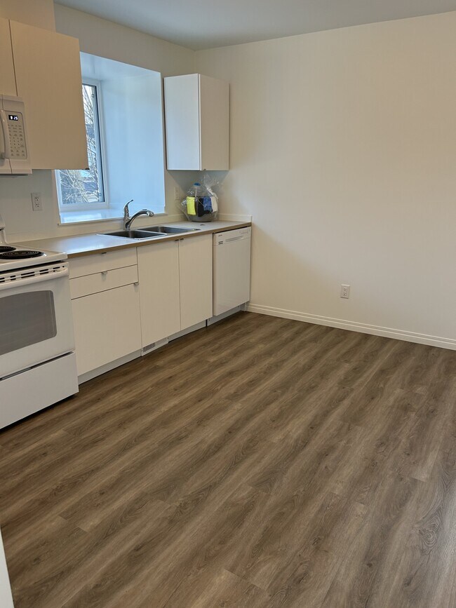 Photo du bâtiment - 11425-11467 67 St NW