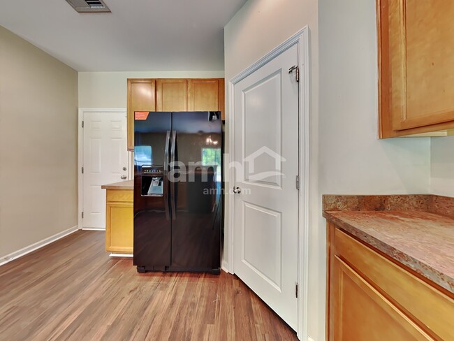 Building Photo - 910 Laurel Oaks Ln