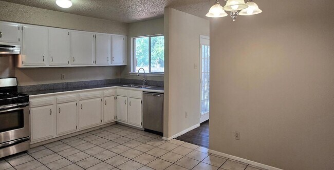 Foto del edificio - 11904 Hardwood Trail