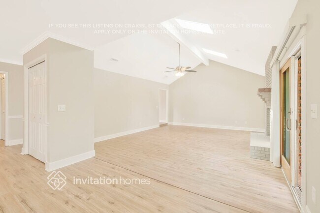 Foto del edificio - 2241 Staggerbush Dr