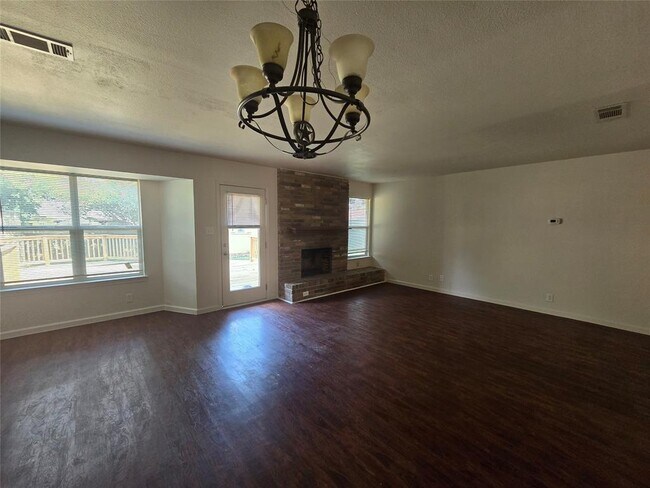 Building Photo - 613 Wagon Wheel Dr