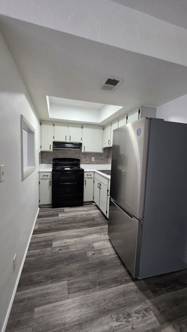 Building Photo - ** LIMITED TIME SPECIAL ** 1 Bedroom / 1 Bathroom Apartment Home