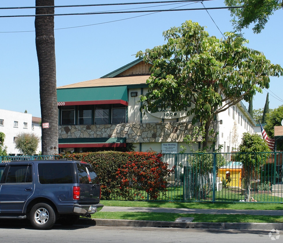 Building Photo - Bishop Palm Apartments
