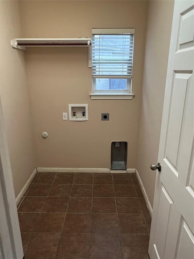 Building Photo - 30003 Bumble Bee Dr