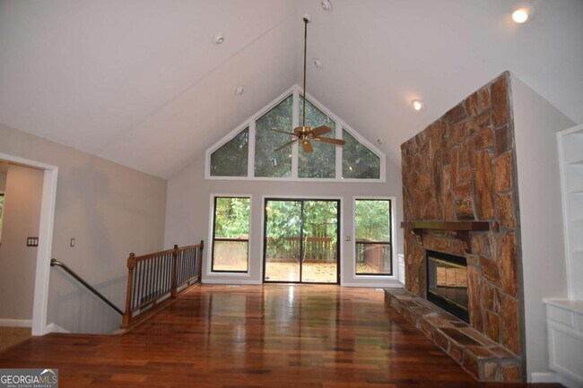 Foto del edificio - 3765 Cochran Lake Rd