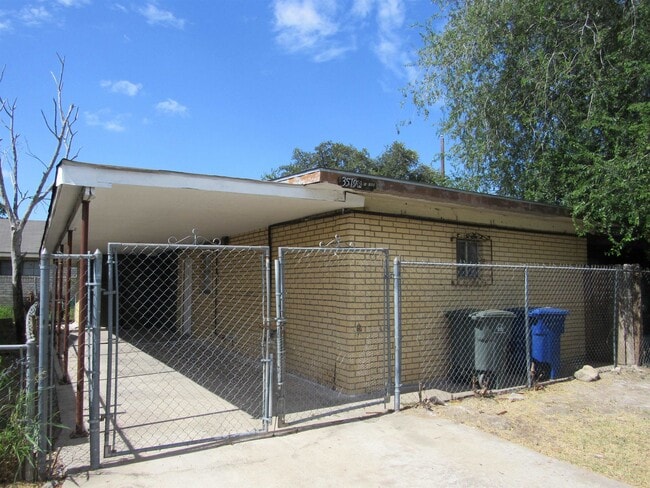 Foto del edificio - 3519 Flores Ave