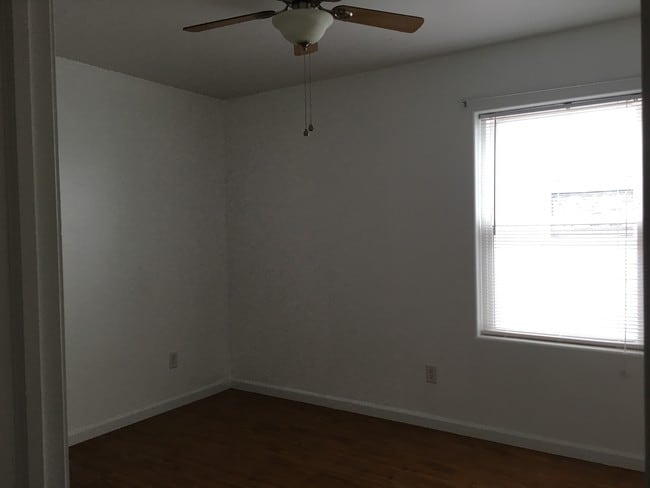 Building Photo - 553 Mercer St
