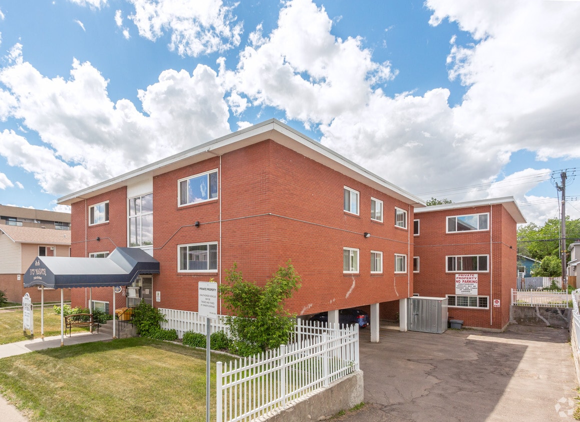 Primary Photo - Ivy Manor Apartments