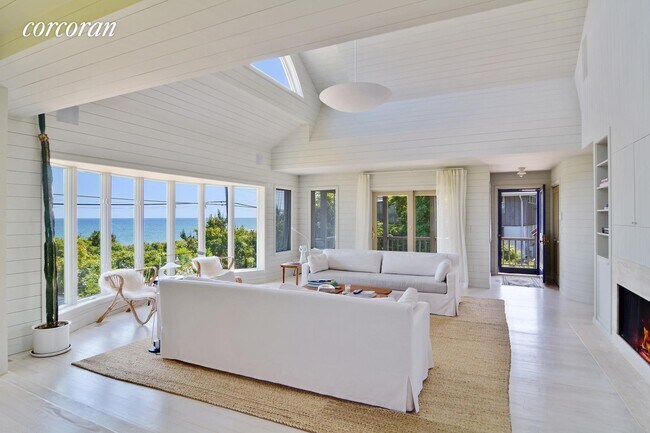 Foto del edificio - 463 Old Montauk Hwy
