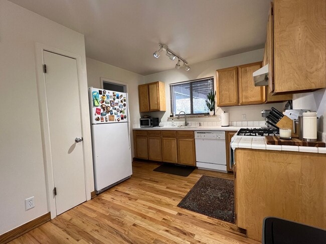 Photo - Spacious 4 Bed/3.5 Bath in Boulder - Available July 6th! Townhome