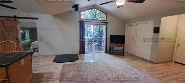 Foto del edificio - Sunlit Sanctuary in the Redwoods