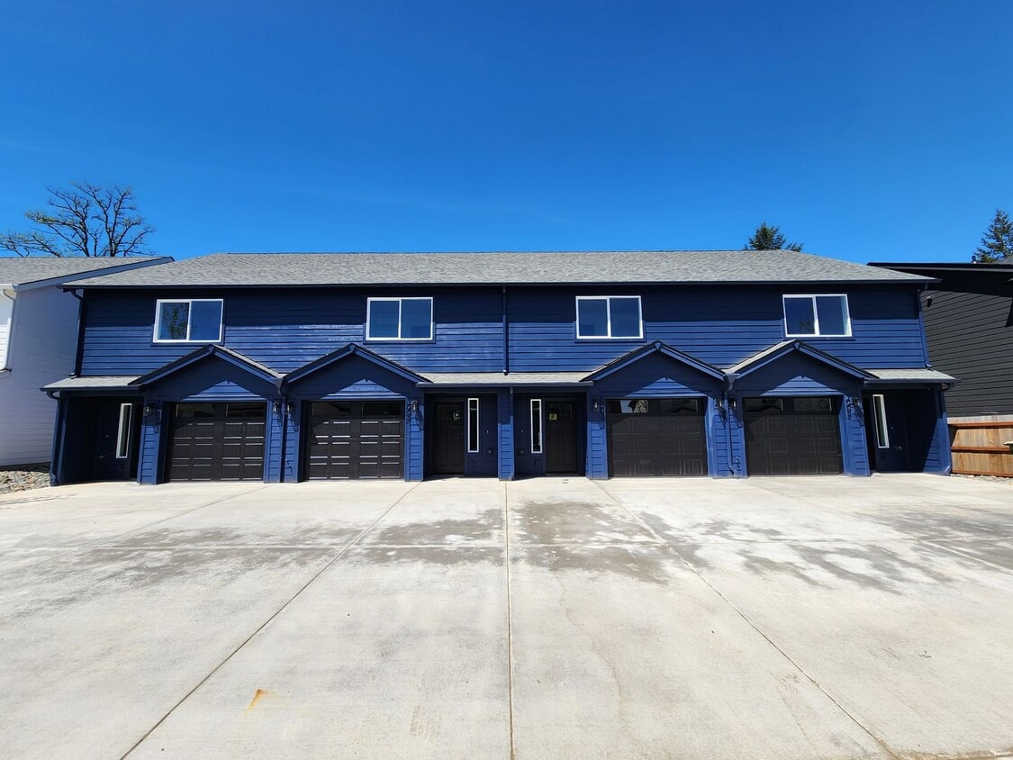 Primary Photo - Brand New 4-Plex in Winlock