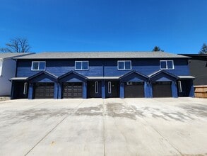 Building Photo - 1005 Peach Rd
